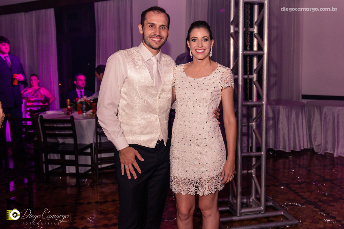 casamento, noivo, pai do noivo, terno, sapato, cinto, vestido, noiva, mae da noiva, brinco, anel, cabelo, maquiagem, salão de beleza, cabeleireiro, flor, buque, rosa, madrinha, ensaio, festa, fotografo, fotografia, caçador, igreja, catedral sao francisco