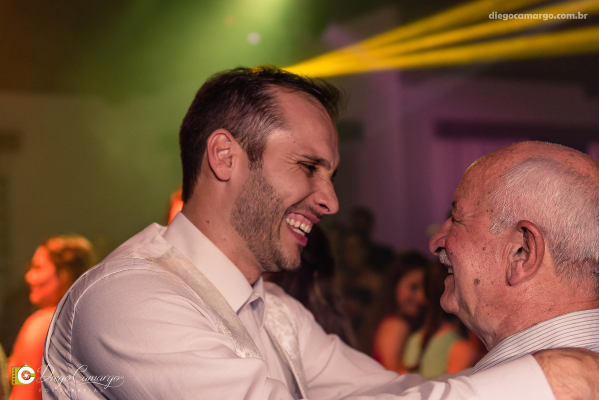 casamento, noivo, pai do noivo, terno, sapato, cinto, vestido, noiva, mae da noiva, brinco, anel, cabelo, maquiagem, salão de beleza, cabeleireiro, flor, buque, rosa, madrinha, ensaio, festa, fotografo, fotografia, caçador, igreja, catedral sao francisco