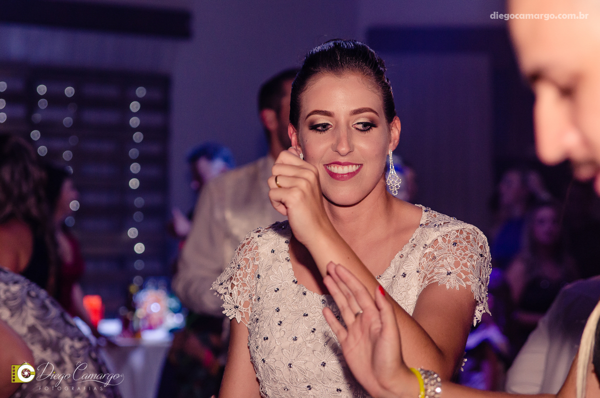 casamento, noivo, pai do noivo, terno, sapato, cinto, vestido, noiva, mae da noiva, brinco, anel, cabelo, maquiagem, salão de beleza, cabeleireiro, flor, buque, rosa, madrinha, ensaio, festa, fotografo, fotografia, caçador, igreja, catedral sao francisco