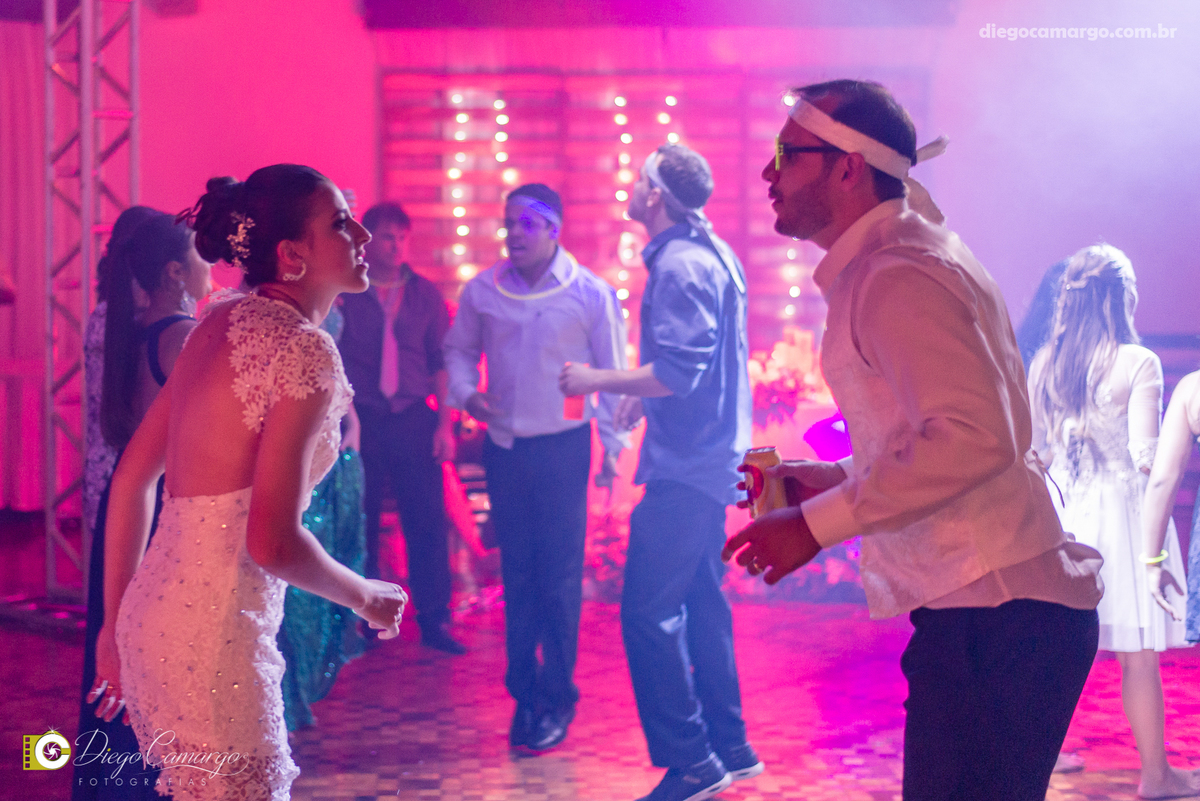 casamento, noivo, pai do noivo, terno, sapato, cinto, vestido, noiva, mae da noiva, brinco, anel, cabelo, maquiagem, salão de beleza, cabeleireiro, flor, buque, rosa, madrinha, ensaio, festa, fotografo, fotografia, caçador, igreja, catedral sao francisco