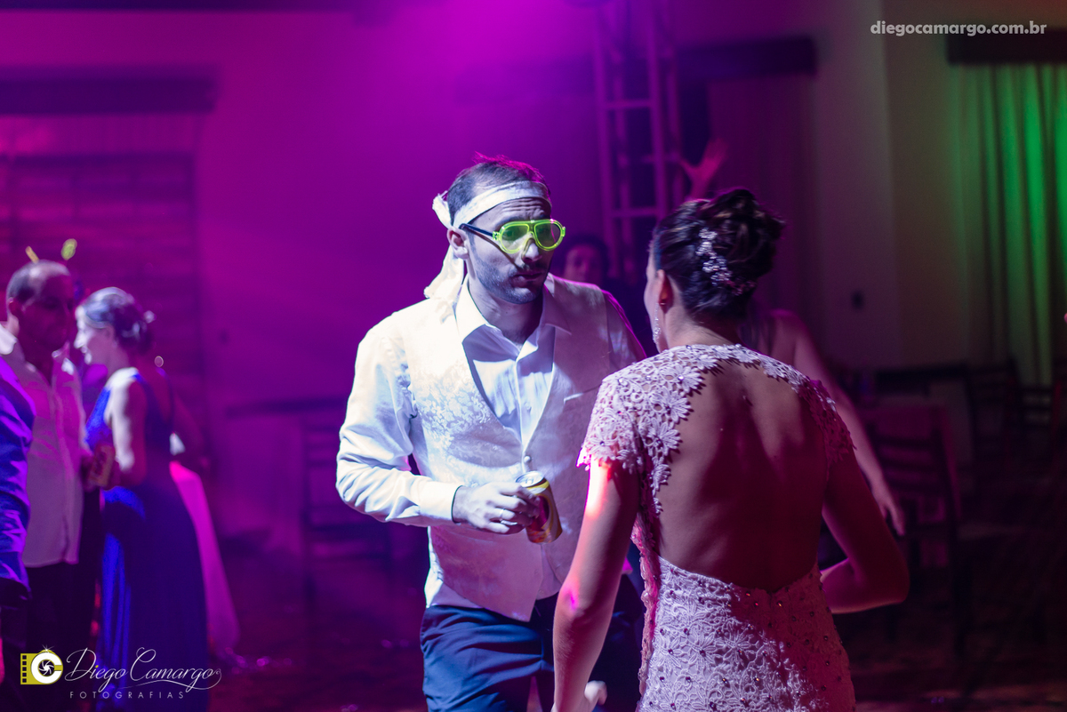 casamento, noivo, pai do noivo, terno, sapato, cinto, vestido, noiva, mae da noiva, brinco, anel, cabelo, maquiagem, salão de beleza, cabeleireiro, flor, buque, rosa, madrinha, ensaio, festa, fotografo, fotografia, caçador, igreja, catedral sao francisco