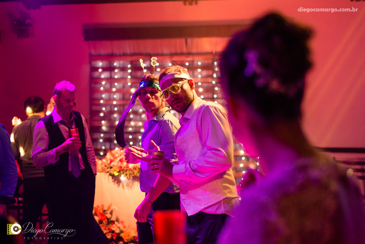 casamento, noivo, pai do noivo, terno, sapato, cinto, vestido, noiva, mae da noiva, brinco, anel, cabelo, maquiagem, salão de beleza, cabeleireiro, flor, buque, rosa, madrinha, ensaio, festa, fotografo, fotografia, caçador, igreja, catedral sao francisco