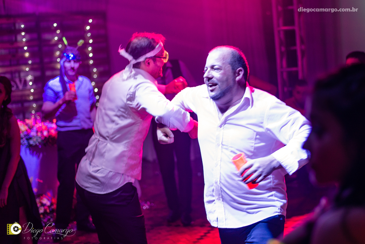 casamento, noivo, pai do noivo, terno, sapato, cinto, vestido, noiva, mae da noiva, brinco, anel, cabelo, maquiagem, salão de beleza, cabeleireiro, flor, buque, rosa, madrinha, ensaio, festa, fotografo, fotografia, caçador, igreja, catedral sao francisco