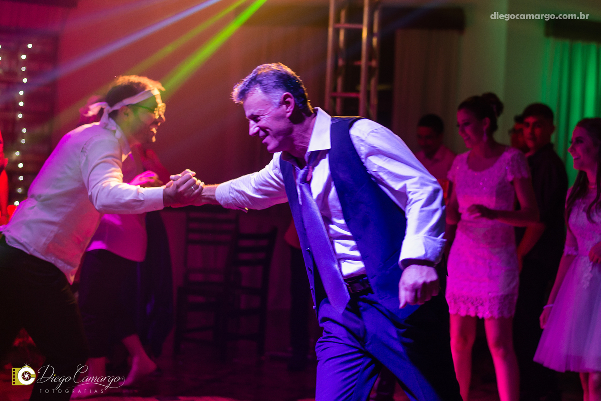 casamento, noivo, pai do noivo, terno, sapato, cinto, vestido, noiva, mae da noiva, brinco, anel, cabelo, maquiagem, salão de beleza, cabeleireiro, flor, buque, rosa, madrinha, ensaio, festa, fotografo, fotografia, caçador, igreja, catedral sao francisco