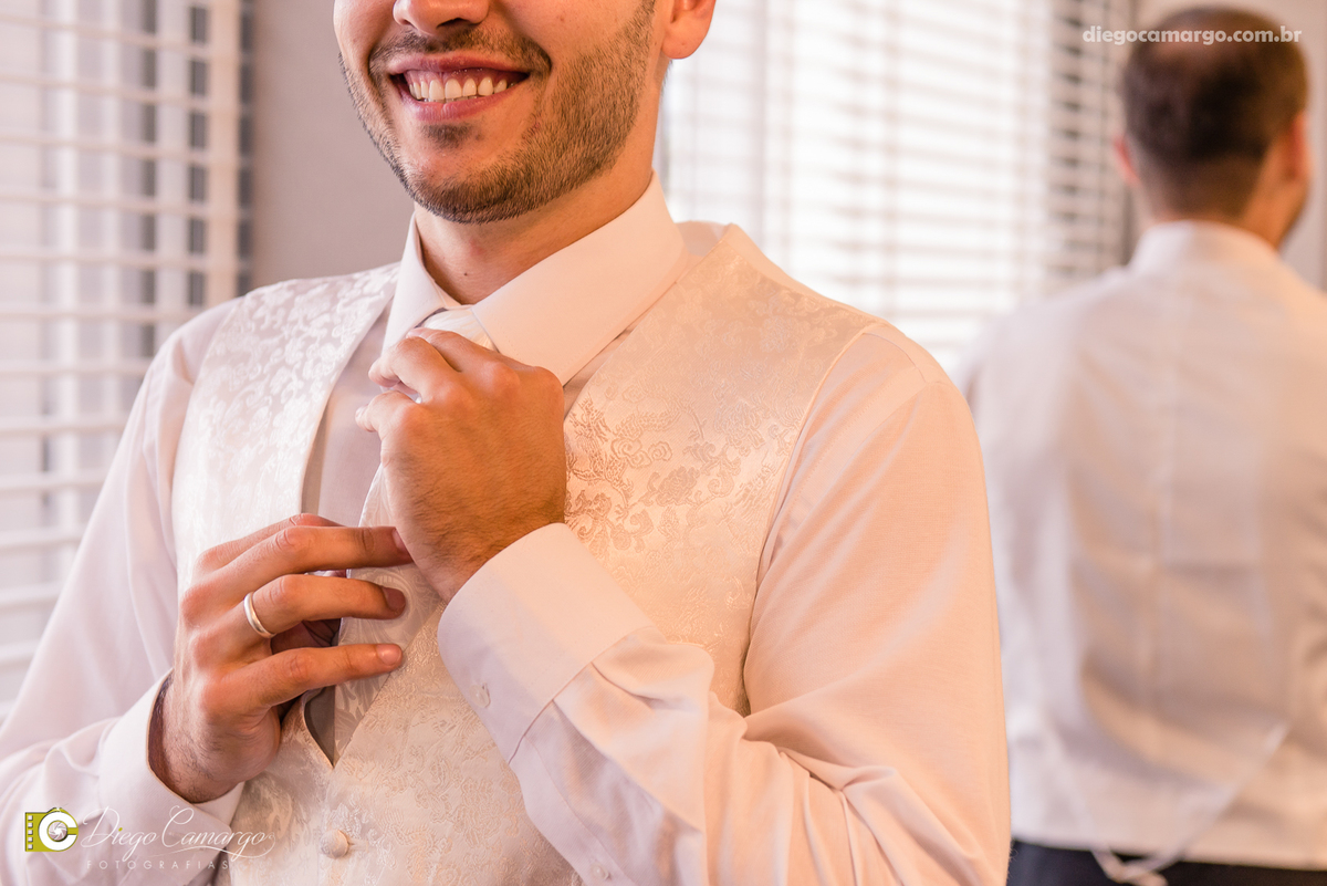 casamento, noivo, pai do noivo, terno, sapato, cinto, vestido, noiva, mae da noiva, brinco, anel, cabelo, maquiagem, salão de beleza, cabeleireiro, flor, buque, rosa, madrinha, ensaio, festa, fotografo, fotografia, caçador, igreja, catedral sao francisco