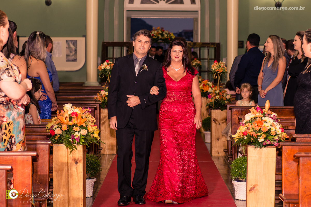 casamento, noivo, pai do noivo, terno, sapato, cinto, vestido, noiva, mae da noiva, brinco, anel, cabelo, maquiagem, salão de beleza, cabeleireiro, flor, buque, rosa, madrinha, ensaio, festa, fotografo, fotografia, caçador, igreja, catedral sao francisco