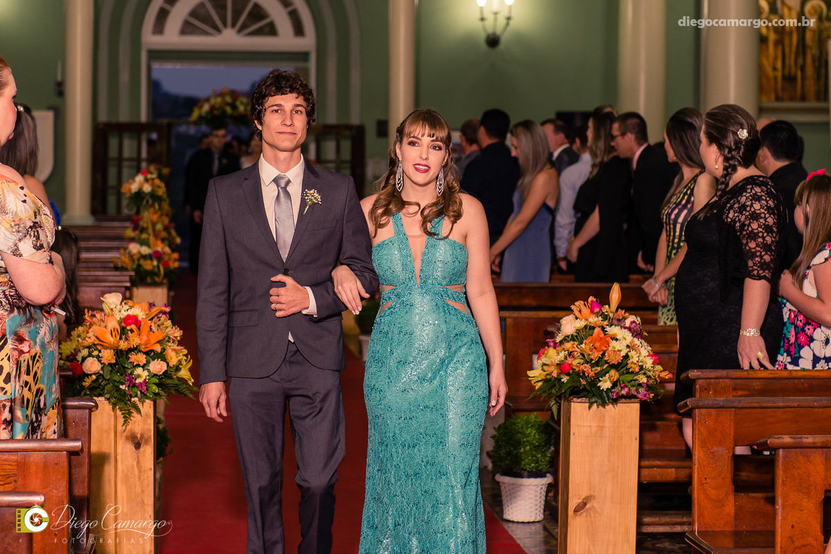 casamento, noivo, pai do noivo, terno, sapato, cinto, vestido, noiva, mae da noiva, brinco, anel, cabelo, maquiagem, salão de beleza, cabeleireiro, flor, buque, rosa, madrinha, ensaio, festa, fotografo, fotografia, caçador, igreja, catedral sao francisco