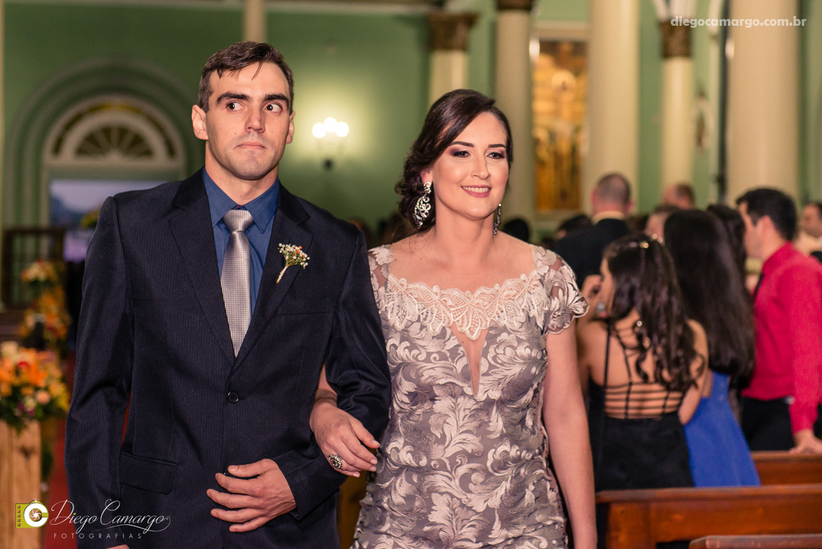 casamento, noivo, pai do noivo, terno, sapato, cinto, vestido, noiva, mae da noiva, brinco, anel, cabelo, maquiagem, salão de beleza, cabeleireiro, flor, buque, rosa, madrinha, ensaio, festa, fotografo, fotografia, caçador, igreja, catedral sao francisco