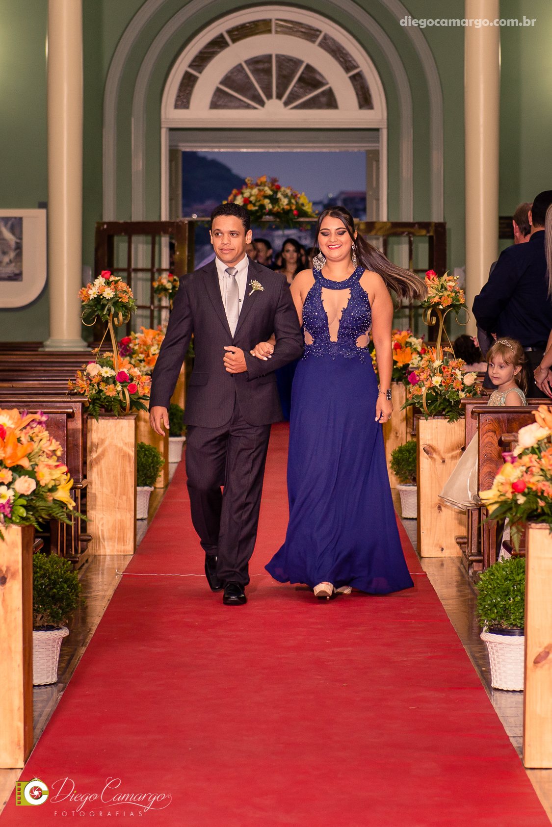 casamento, noivo, pai do noivo, terno, sapato, cinto, vestido, noiva, mae da noiva, brinco, anel, cabelo, maquiagem, salão de beleza, cabeleireiro, flor, buque, rosa, madrinha, ensaio, festa, fotografo, fotografia, caçador, igreja, catedral sao francisco