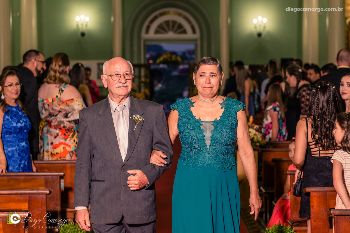 casamento, noivo, pai do noivo, terno, sapato, cinto, vestido, noiva, mae da noiva, brinco, anel, cabelo, maquiagem, salão de beleza, cabeleireiro, flor, buque, rosa, madrinha, ensaio, festa, fotografo, fotografia, caçador, igreja, catedral sao francisco