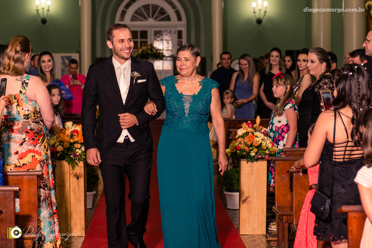 casamento, noivo, pai do noivo, terno, sapato, cinto, vestido, noiva, mae da noiva, brinco, anel, cabelo, maquiagem, salão de beleza, cabeleireiro, flor, buque, rosa, madrinha, ensaio, festa, fotografo, fotografia, caçador, igreja, catedral sao francisco