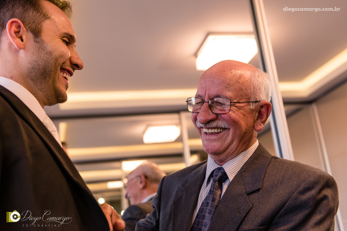 casamento, noivo, pai do noivo, terno, sapato, cinto, vestido, noiva, mae da noiva, brinco, anel, cabelo, maquiagem, salão de beleza, cabeleireiro, flor, buque, rosa, madrinha, ensaio, festa, fotografo, fotografia, caçador, igreja, catedral sao francisco