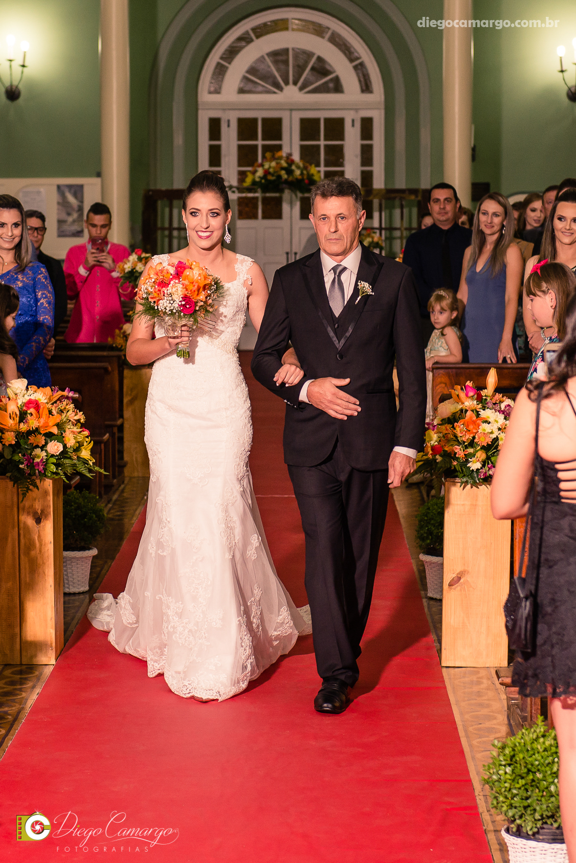 casamento, noivo, pai do noivo, terno, sapato, cinto, vestido, noiva, mae da noiva, brinco, anel, cabelo, maquiagem, salão de beleza, cabeleireiro, flor, buque, rosa, madrinha, ensaio, festa, fotografo, fotografia, caçador, igreja, catedral sao francisco