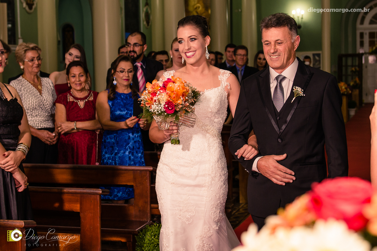 casamento, noivo, pai do noivo, terno, sapato, cinto, vestido, noiva, mae da noiva, brinco, anel, cabelo, maquiagem, salão de beleza, cabeleireiro, flor, buque, rosa, madrinha, ensaio, festa, fotografo, fotografia, caçador, igreja, catedral sao francisco