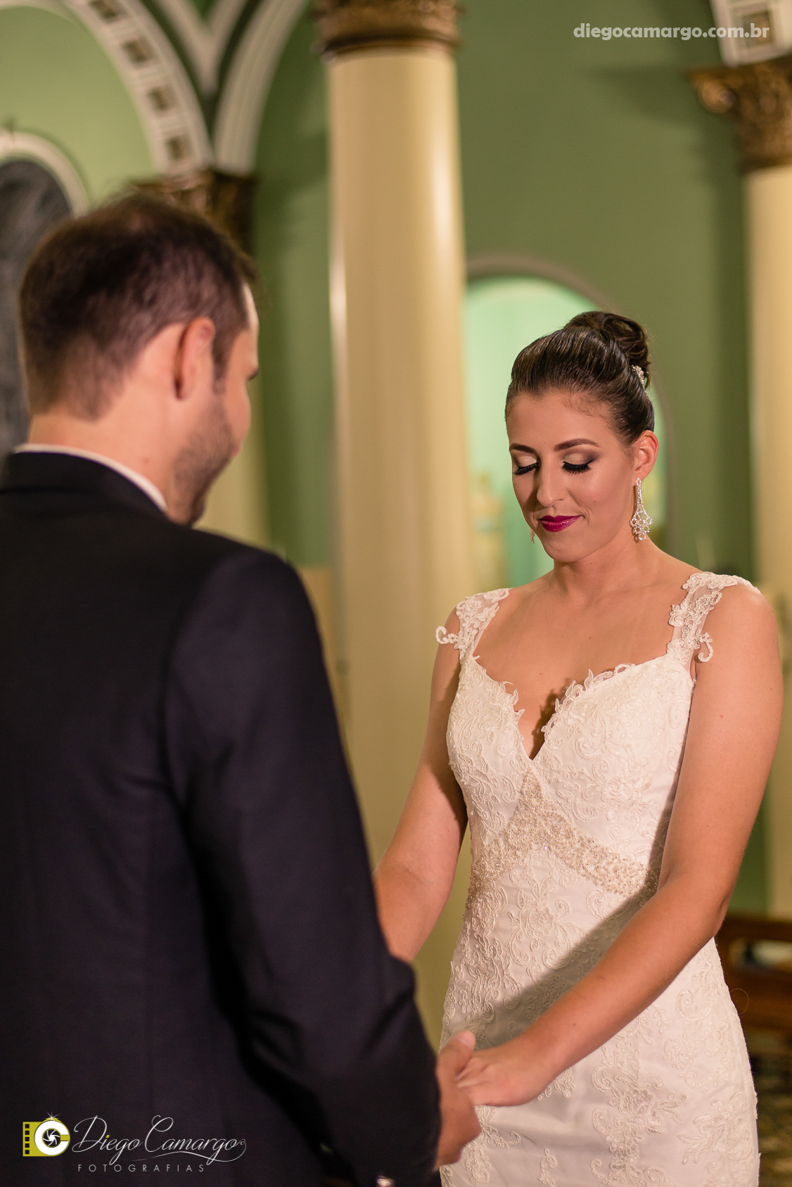casamento, noivo, pai do noivo, terno, sapato, cinto, vestido, noiva, mae da noiva, brinco, anel, cabelo, maquiagem, salão de beleza, cabeleireiro, flor, buque, rosa, madrinha, ensaio, festa, fotografo, fotografia, caçador, igreja, catedral sao francisco
