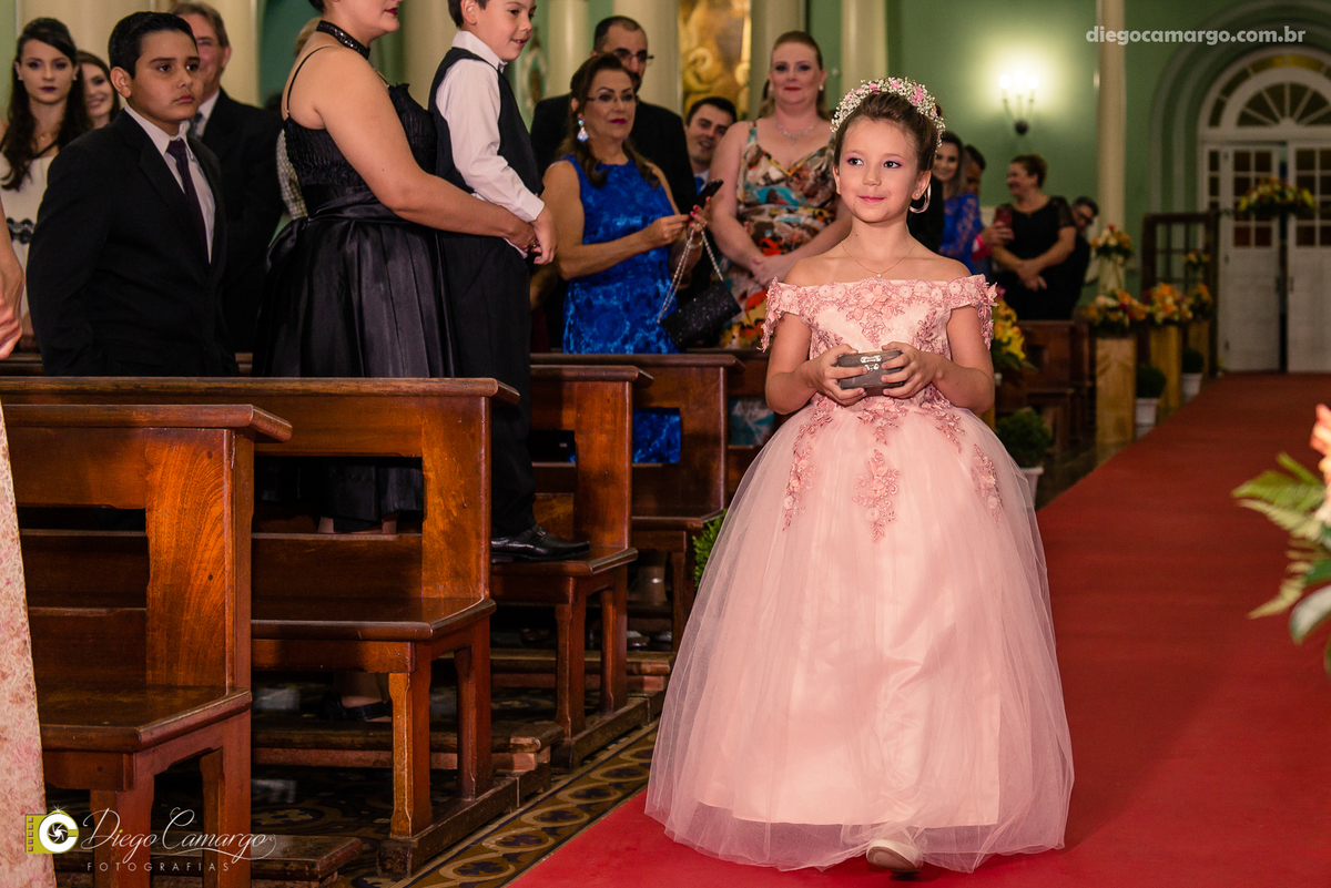 casamento, noivo, pai do noivo, terno, sapato, cinto, vestido, noiva, mae da noiva, brinco, anel, cabelo, maquiagem, salão de beleza, cabeleireiro, flor, buque, rosa, madrinha, ensaio, festa, fotografo, fotografia, caçador, igreja, catedral sao francisco