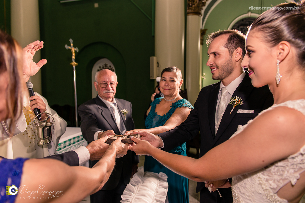 casamento, noivo, pai do noivo, terno, sapato, cinto, vestido, noiva, mae da noiva, brinco, anel, cabelo, maquiagem, salão de beleza, cabeleireiro, flor, buque, rosa, madrinha, ensaio, festa, fotografo, fotografia, caçador, igreja, catedral sao francisco