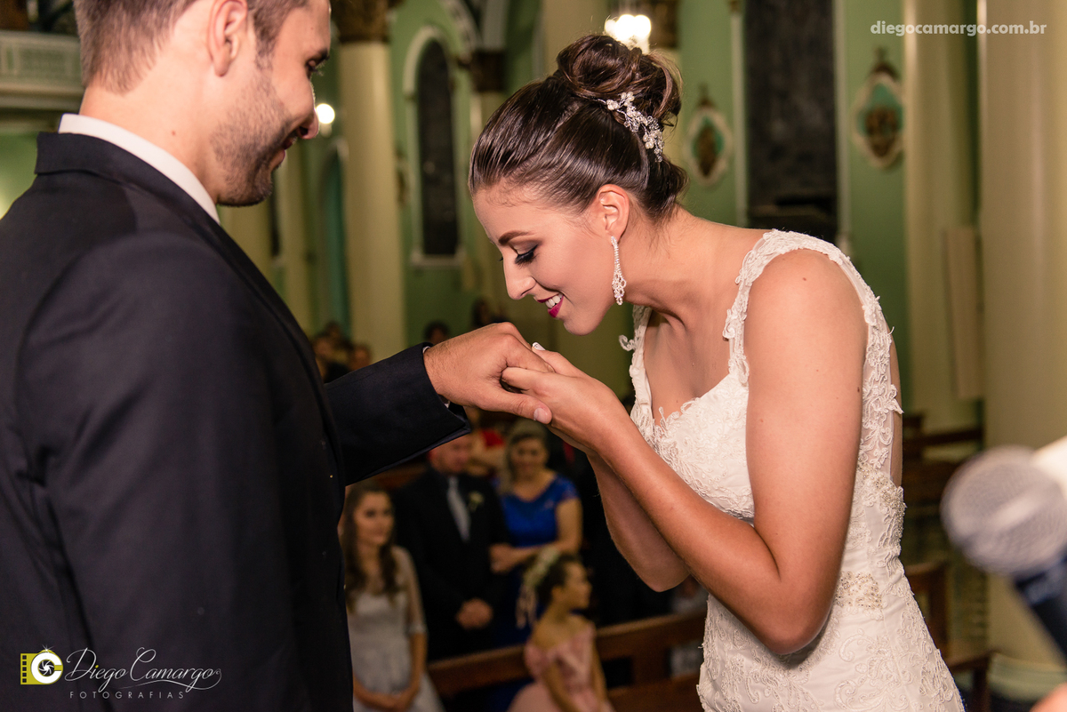 casamento, noivo, pai do noivo, terno, sapato, cinto, vestido, noiva, mae da noiva, brinco, anel, cabelo, maquiagem, salão de beleza, cabeleireiro, flor, buque, rosa, madrinha, ensaio, festa, fotografo, fotografia, caçador, igreja, catedral sao francisco