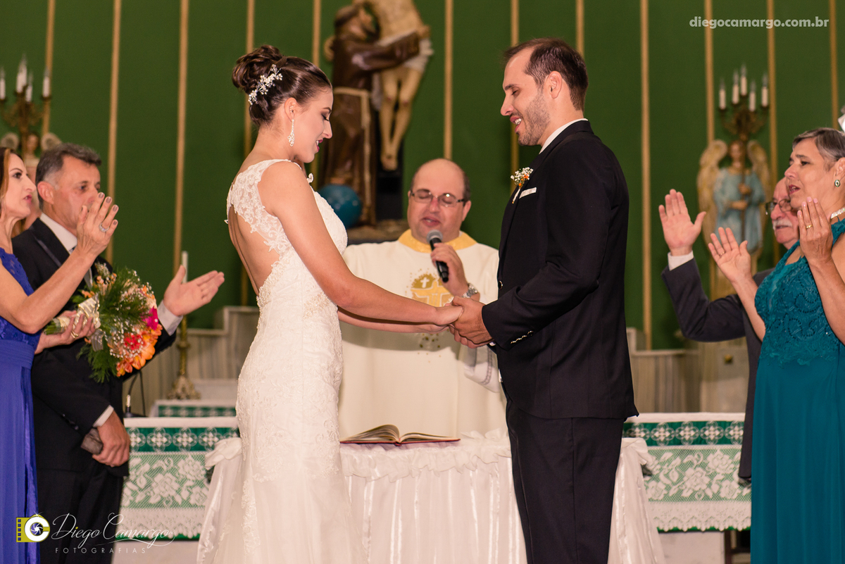 casamento, noivo, pai do noivo, terno, sapato, cinto, vestido, noiva, mae da noiva, brinco, anel, cabelo, maquiagem, salão de beleza, cabeleireiro, flor, buque, rosa, madrinha, ensaio, festa, fotografo, fotografia, caçador, igreja, catedral sao francisco