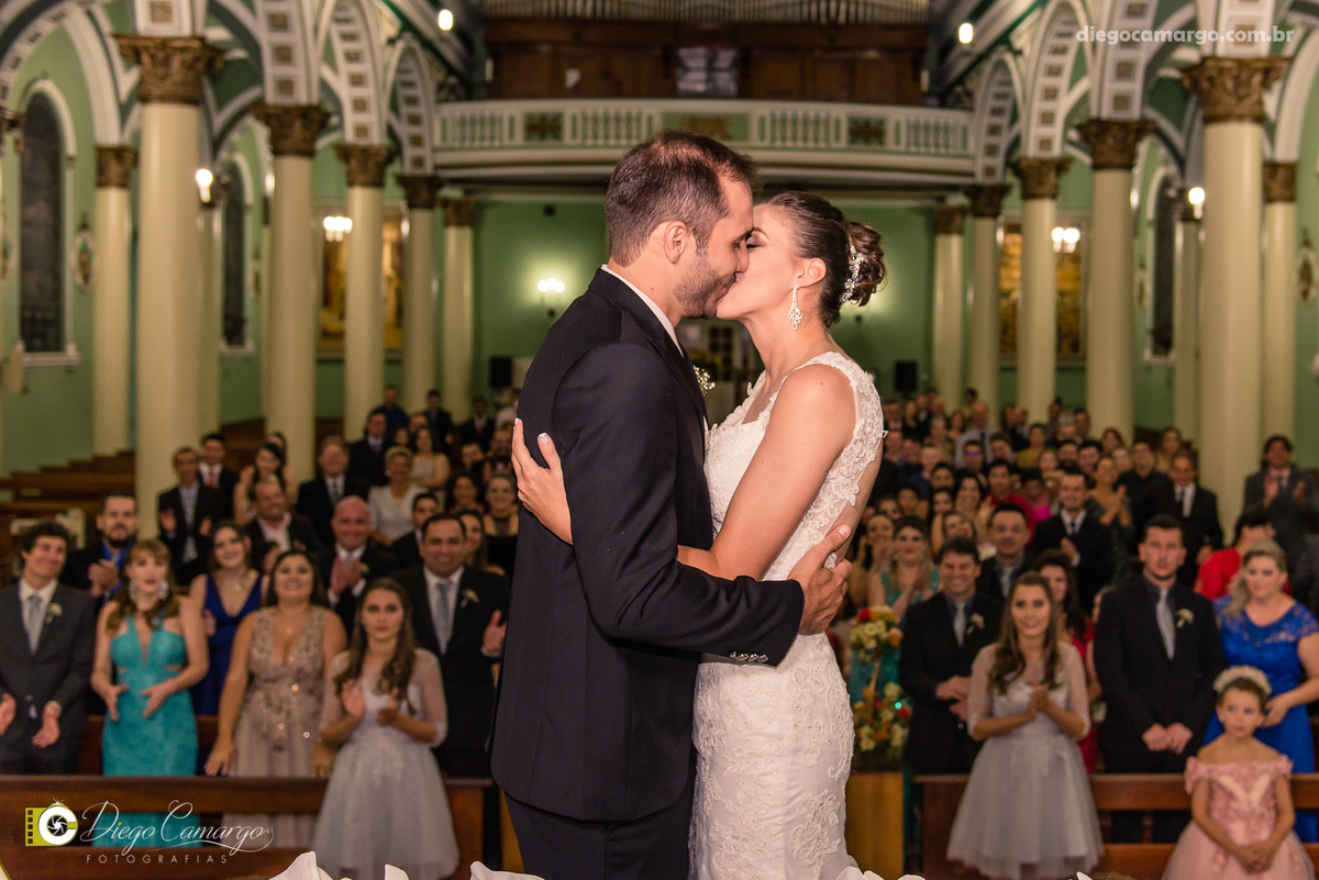 casamento, noivo, pai do noivo, terno, sapato, cinto, vestido, noiva, mae da noiva, brinco, anel, cabelo, maquiagem, salão de beleza, cabeleireiro, flor, buque, rosa, madrinha, ensaio, festa, fotografo, fotografia, caçador, igreja, catedral sao francisco