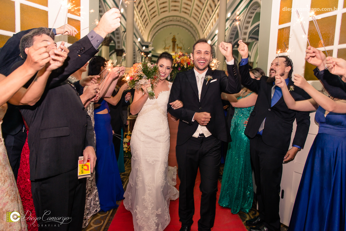 casamento, noivo, pai do noivo, terno, sapato, cinto, vestido, noiva, mae da noiva, brinco, anel, cabelo, maquiagem, salão de beleza, cabeleireiro, flor, buque, rosa, madrinha, ensaio, festa, fotografo, fotografia, caçador, igreja, catedral sao francisco