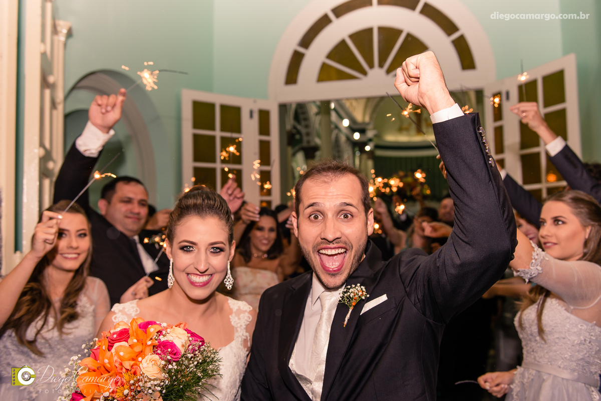 casamento, noivo, pai do noivo, terno, sapato, cinto, vestido, noiva, mae da noiva, brinco, anel, cabelo, maquiagem, salão de beleza, cabeleireiro, flor, buque, rosa, madrinha, ensaio, festa, fotografo, fotografia, caçador, igreja, catedral sao francisco