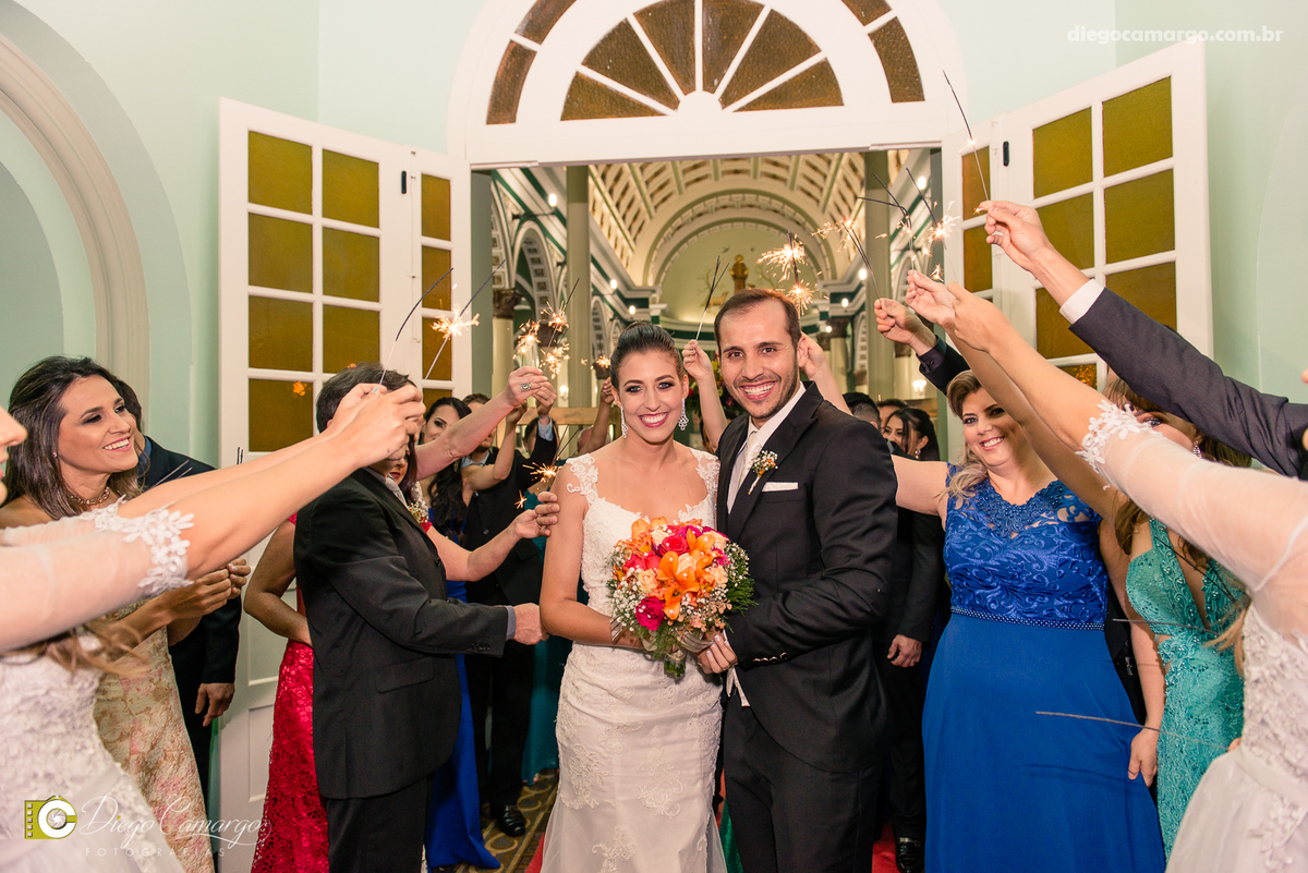 casamento, noivo, pai do noivo, terno, sapato, cinto, vestido, noiva, mae da noiva, brinco, anel, cabelo, maquiagem, salão de beleza, cabeleireiro, flor, buque, rosa, madrinha, ensaio, festa, fotografo, fotografia, caçador, igreja, catedral sao francisco
