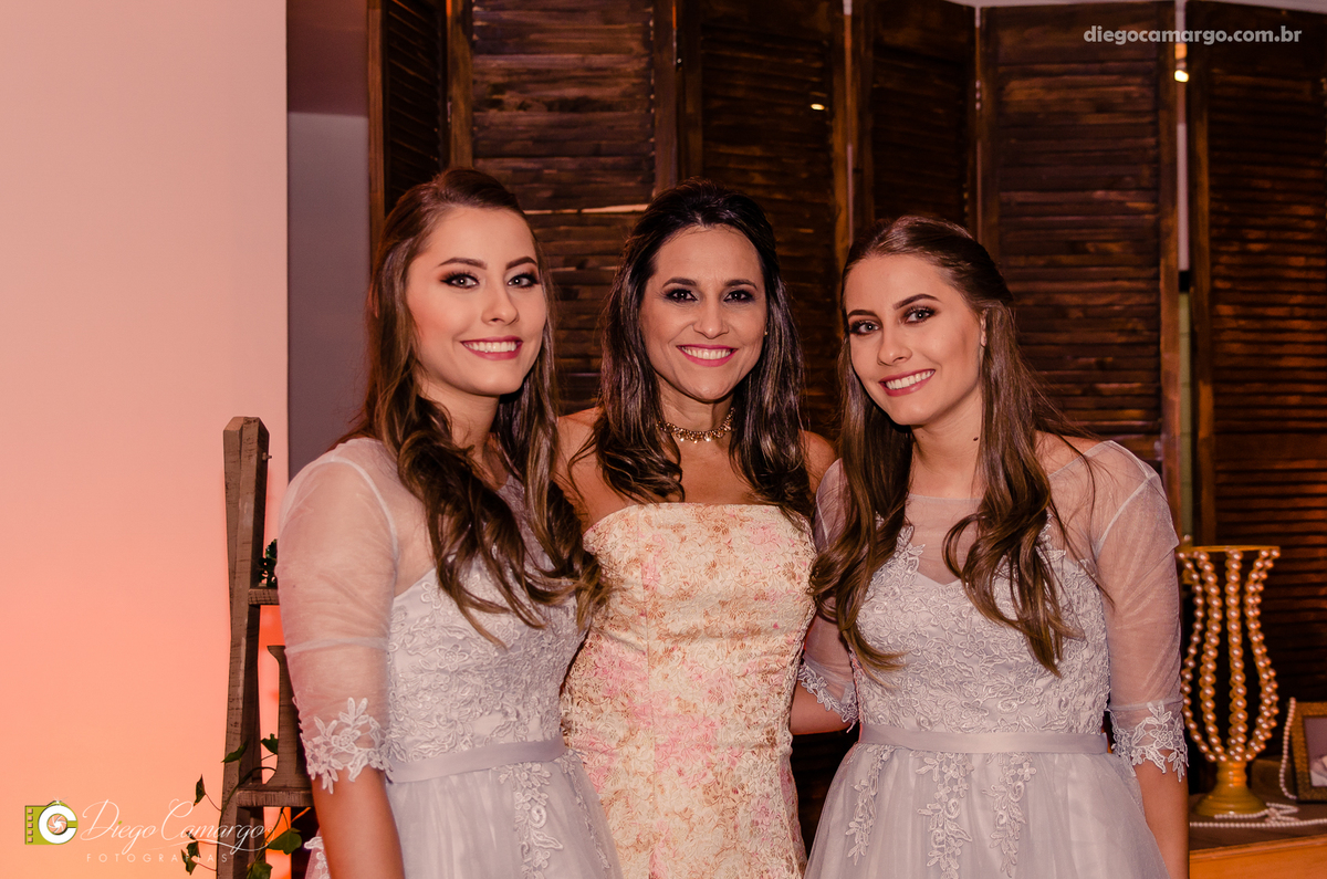 casamento, noivo, pai do noivo, terno, sapato, cinto, vestido, noiva, mae da noiva, brinco, anel, cabelo, maquiagem, salão de beleza, cabeleireiro, flor, buque, rosa, madrinha, ensaio, festa, fotografo, fotografia, caçador, igreja, catedral sao francisco