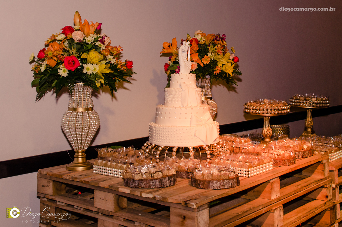 casamento, noivo, pai do noivo, terno, sapato, cinto, vestido, noiva, mae da noiva, brinco, anel, cabelo, maquiagem, salão de beleza, cabeleireiro, flor, buque, rosa, madrinha, ensaio, festa, fotografo, fotografia, caçador, igreja, catedral sao francisco