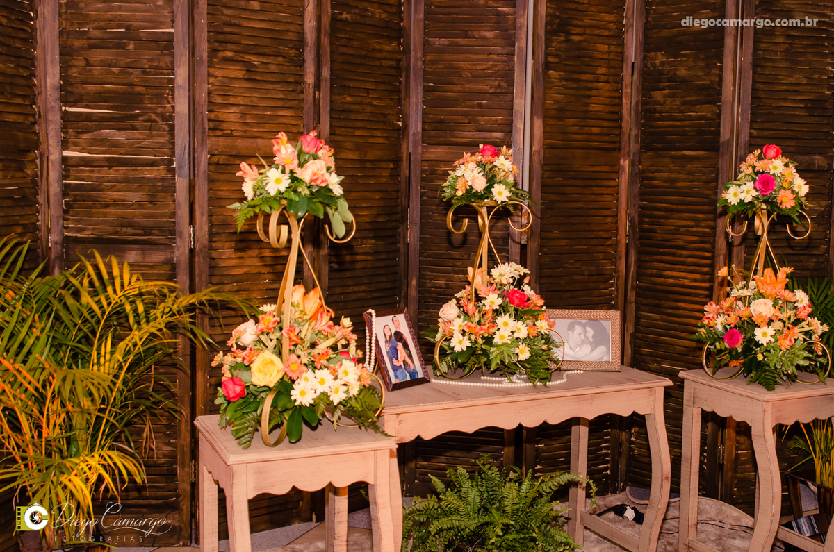 casamento, noivo, pai do noivo, terno, sapato, cinto, vestido, noiva, mae da noiva, brinco, anel, cabelo, maquiagem, salão de beleza, cabeleireiro, flor, buque, rosa, madrinha, ensaio, festa, fotografo, fotografia, caçador, igreja, catedral sao francisco