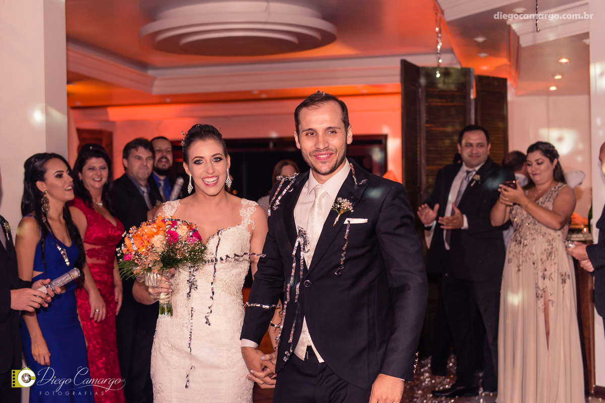 casamento, noivo, pai do noivo, terno, sapato, cinto, vestido, noiva, mae da noiva, brinco, anel, cabelo, maquiagem, salão de beleza, cabeleireiro, flor, buque, rosa, madrinha, ensaio, festa, fotografo, fotografia, caçador, igreja, catedral sao francisco