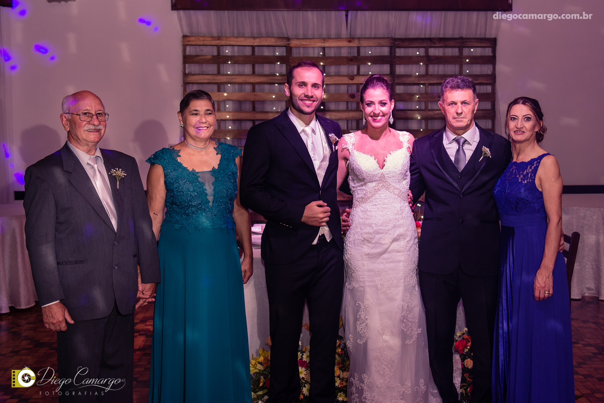 casamento, noivo, pai do noivo, terno, sapato, cinto, vestido, noiva, mae da noiva, brinco, anel, cabelo, maquiagem, salão de beleza, cabeleireiro, flor, buque, rosa, madrinha, ensaio, festa, fotografo, fotografia, caçador, igreja, catedral sao francisco