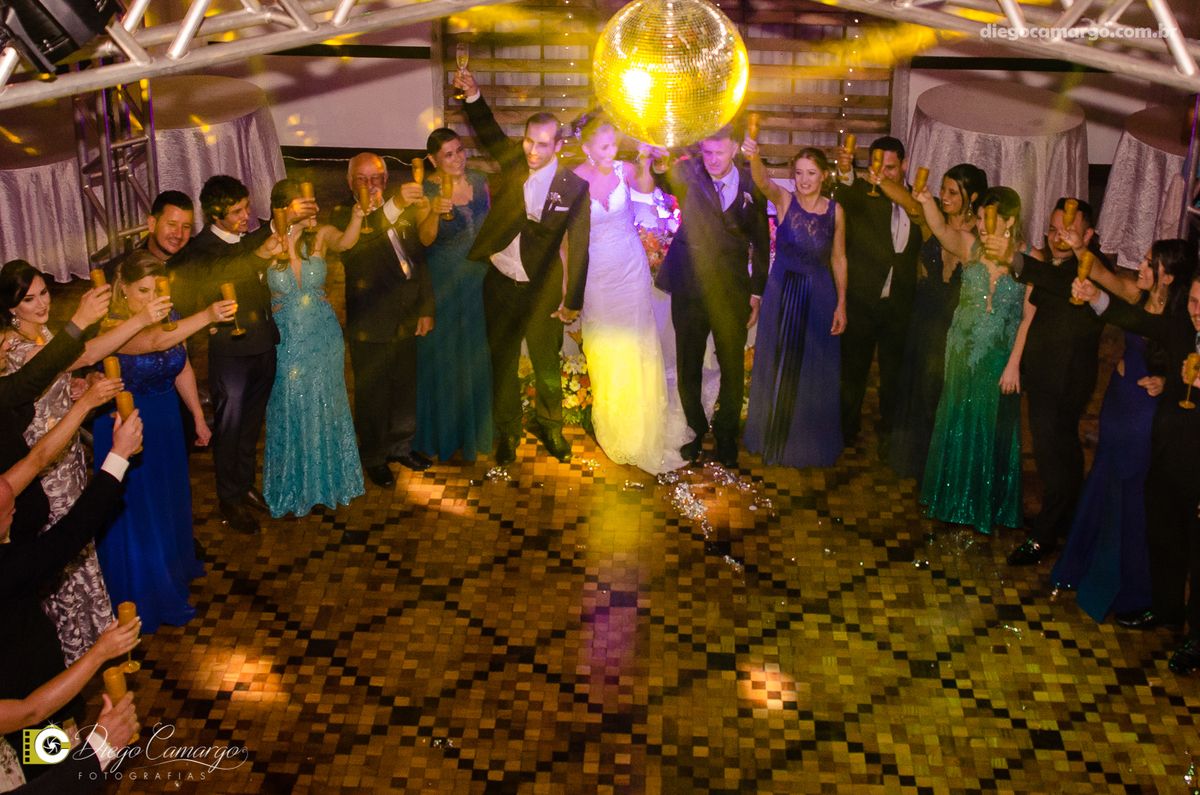 casamento, noivo, pai do noivo, terno, sapato, cinto, vestido, noiva, mae da noiva, brinco, anel, cabelo, maquiagem, salão de beleza, cabeleireiro, flor, buque, rosa, madrinha, ensaio, festa, fotografo, fotografia, caçador, igreja, catedral sao francisco