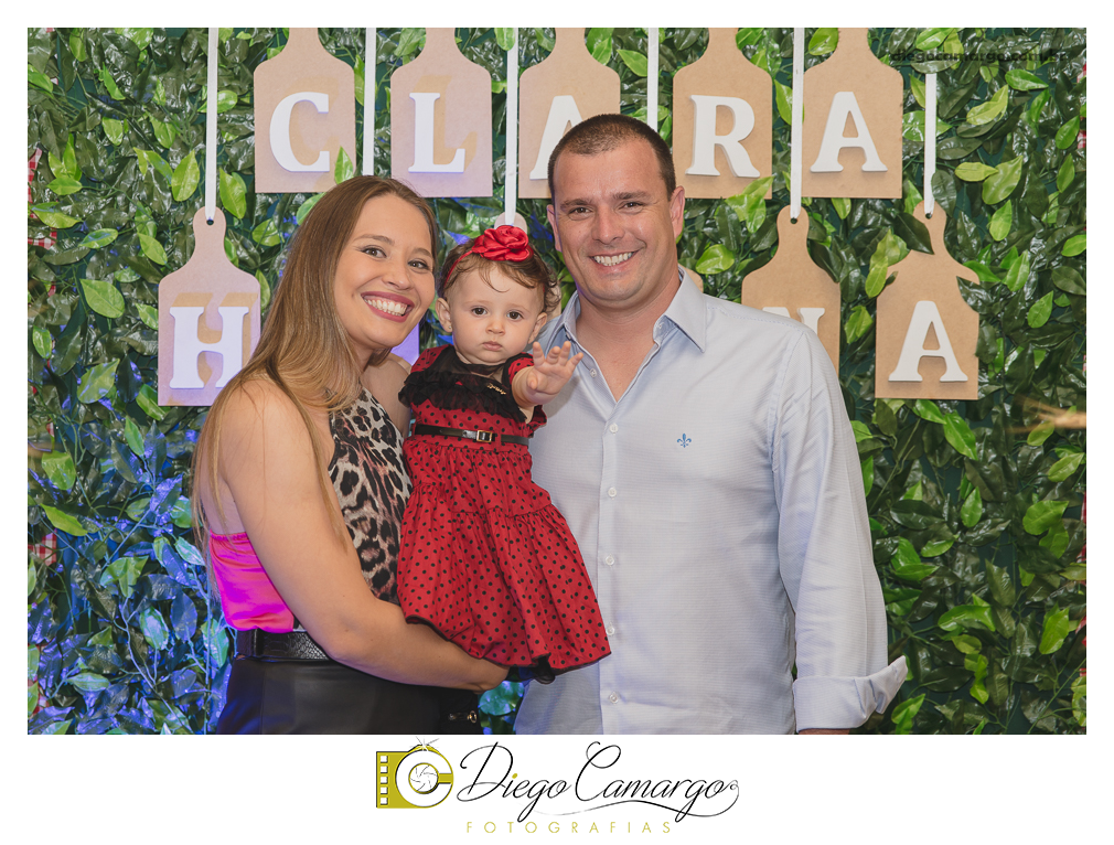 Bem Vindo à Pizzaria da Clara Helena!!!  Foi desta forma que os convidados foram recebidos na festa de comemoração ao Primeiro aninho de vida da Clara Helena. Familiares e amigos se reuniram na Sede Social da Adami S/A para comemorar 