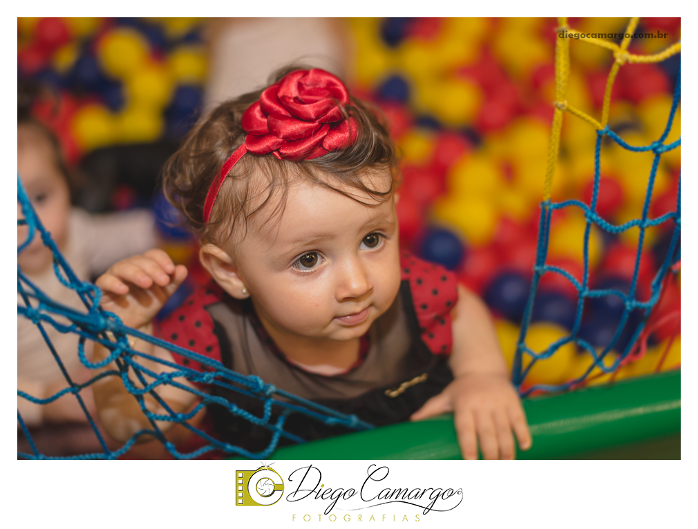 Bem Vindo à Pizzaria da Clara Helena!!!  Foi desta forma que os convidados foram recebidos na festa de comemoração ao Primeiro aninho de vida da Clara Helena. Familiares e amigos se reuniram na Sede Social da Adami S/A para comemorar 