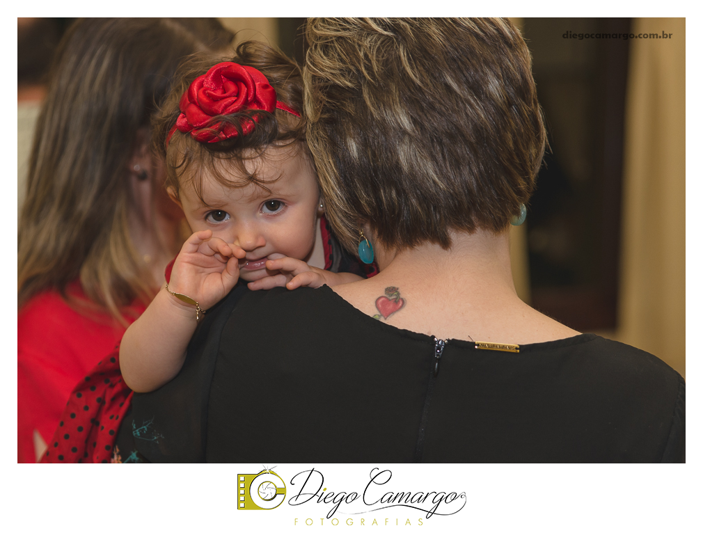 Bem Vindo à Pizzaria da Clara Helena!!!  Foi desta forma que os convidados foram recebidos na festa de comemoração ao Primeiro aninho de vida da Clara Helena. Familiares e amigos se reuniram na Sede Social da Adami S/A para comemorar 