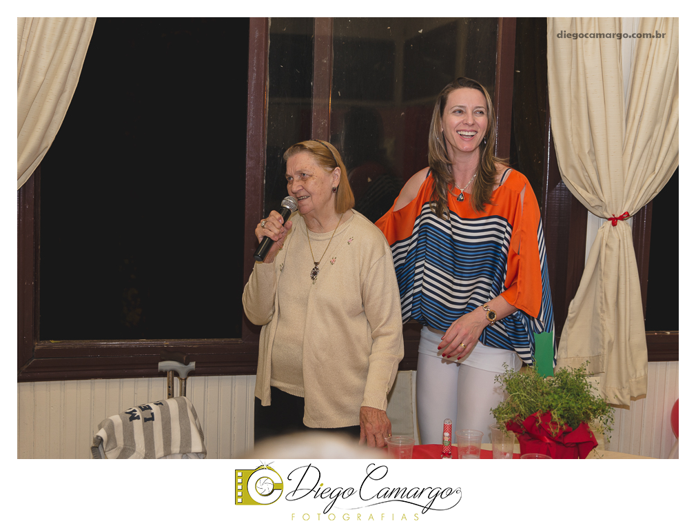 Bem Vindo à Pizzaria da Clara Helena!!!  Foi desta forma que os convidados foram recebidos na festa de comemoração ao Primeiro aninho de vida da Clara Helena. Familiares e amigos se reuniram na Sede Social da Adami S/A para comemorar 