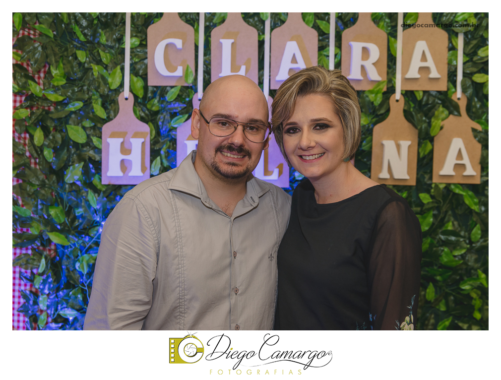 Bem Vindo à Pizzaria da Clara Helena!!!  Foi desta forma que os convidados foram recebidos na festa de comemoração ao Primeiro aninho de vida da Clara Helena. Familiares e amigos se reuniram na Sede Social da Adami S/A para comemorar 