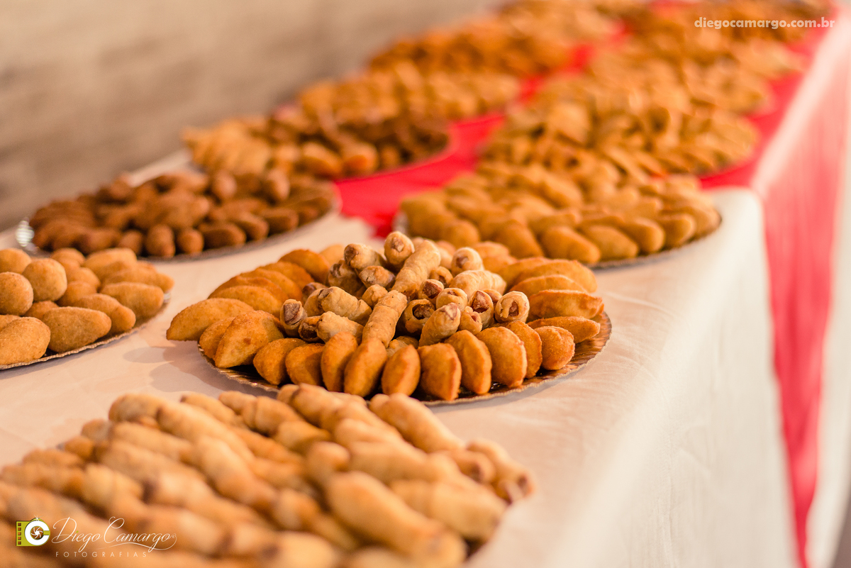 aniversario, quiosque scolaro, cacador, pica pau, linha cara, bolo, presente, docinho, salgado, brincadeira, ferias, festa, criança, pula pula, brigadeiro, decoração, escorrega, mágico