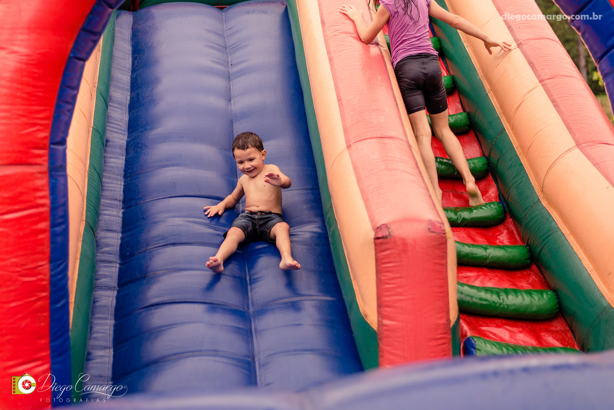 aniversario, quiosque scolaro, cacador, pica pau, linha cara, bolo, presente, docinho, salgado, brincadeira, ferias, festa, criança, pula pula, brigadeiro, decoração, escorrega, mágico