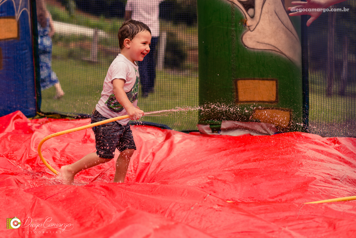 aniversario, quiosque scolaro, cacador, pica pau, linha cara, bolo, presente, docinho, salgado, brincadeira, ferias, festa, criança, pula pula, brigadeiro, decoração, escorrega, mágico