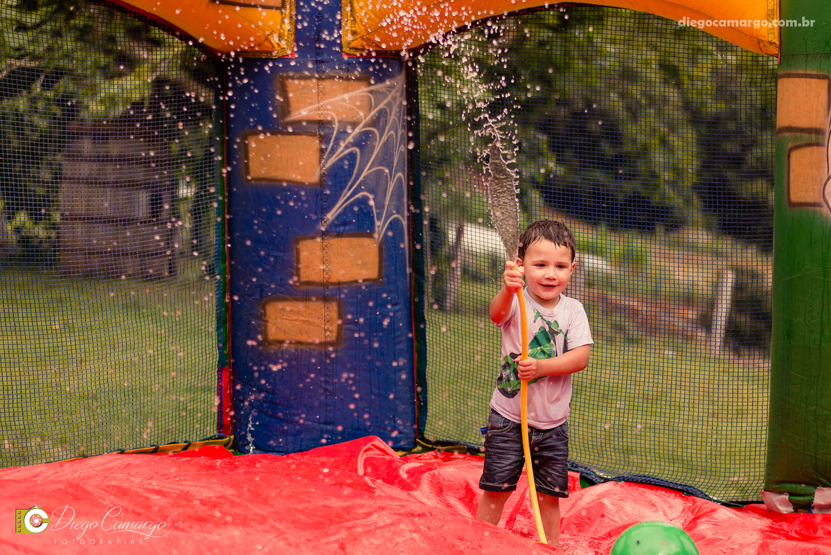 aniversario, quiosque scolaro, cacador, pica pau, linha cara, bolo, presente, docinho, salgado, brincadeira, ferias, festa, criança, pula pula, brigadeiro, decoração, escorrega, mágico
