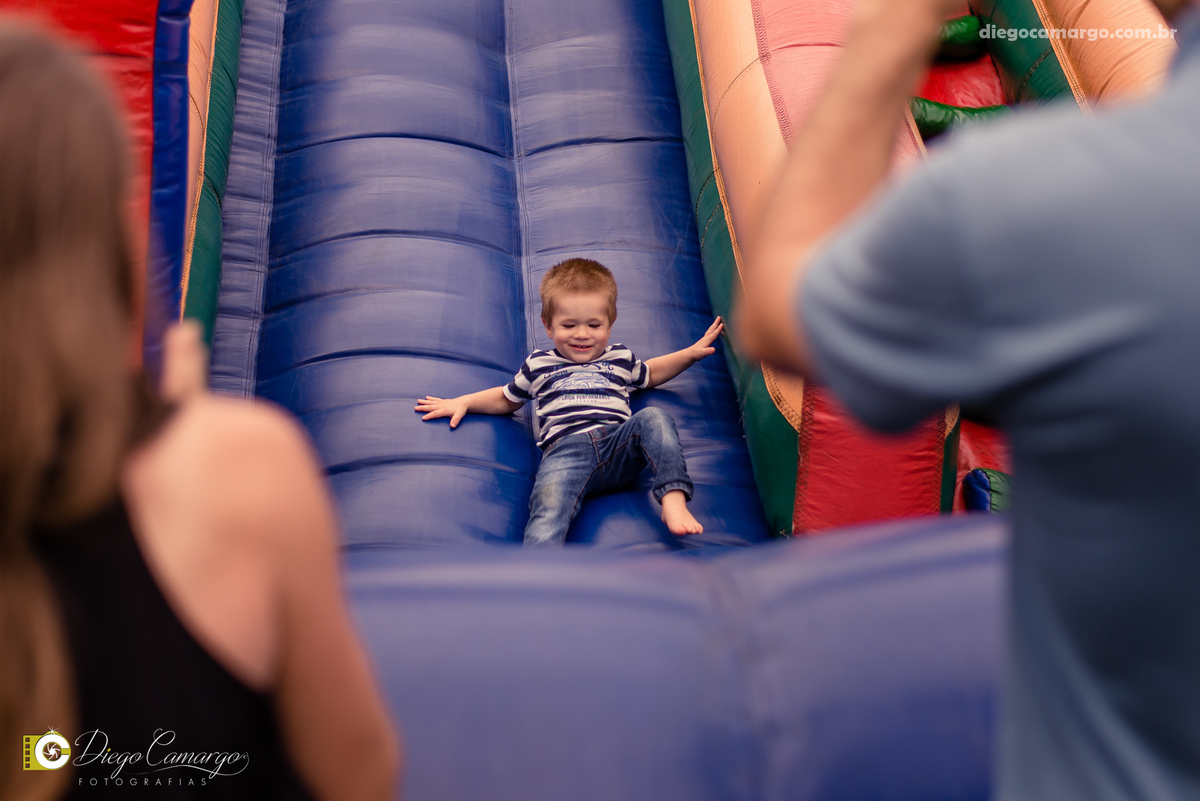 aniversario, quiosque scolaro, cacador, pica pau, linha cara, bolo, presente, docinho, salgado, brincadeira, ferias, festa, criança, pula pula, brigadeiro, decoração, escorrega, mágico