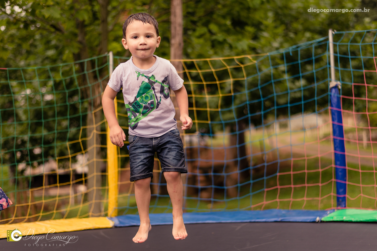 aniversario, quiosque scolaro, cacador, pica pau, linha cara, bolo, presente, docinho, salgado, brincadeira, ferias, festa, criança, pula pula, brigadeiro, decoração, escorrega, mágico