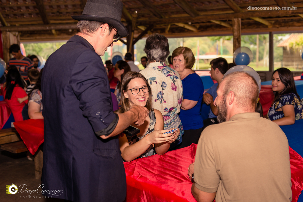 aniversario, quiosque scolaro, cacador, pica pau, linha cara, bolo, presente, docinho, salgado, brincadeira, ferias, festa, criança, pula pula, brigadeiro, decoração, escorrega, mágico