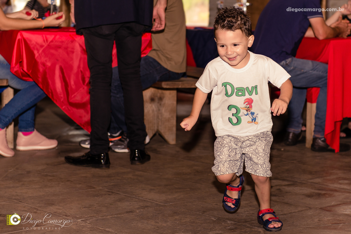 aniversario, quiosque scolaro, cacador, pica pau, linha cara, bolo, presente, docinho, salgado, brincadeira, ferias, festa, criança, pula pula, brigadeiro, decoração, escorrega, mágico