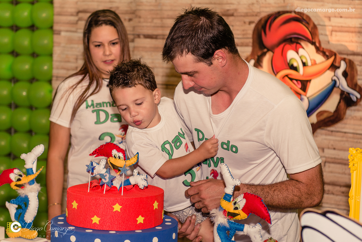 aniversario, quiosque scolaro, cacador, pica pau, linha cara, bolo, presente, docinho, salgado, brincadeira, ferias, festa, criança, pula pula, brigadeiro, decoração, escorrega, mágico