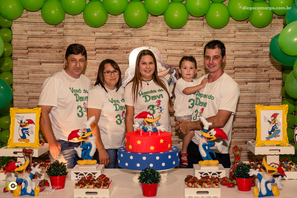aniversario, quiosque scolaro, cacador, pica pau, linha cara, bolo, presente, docinho, salgado, brincadeira, ferias, festa, criança, pula pula, brigadeiro, decoração, escorrega, mágico