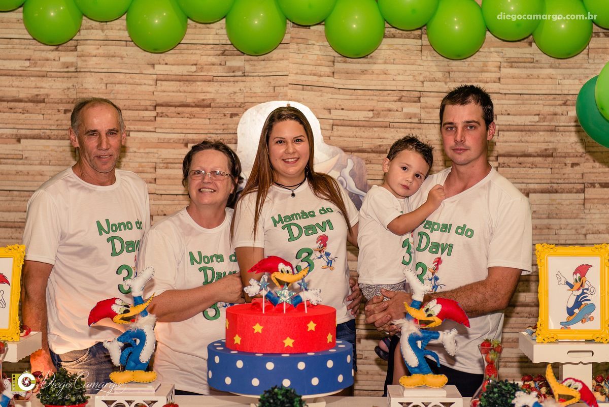 aniversario, quiosque scolaro, cacador, pica pau, linha cara, bolo, presente, docinho, salgado, brincadeira, ferias, festa, criança, pula pula, brigadeiro, decoração, escorrega, mágico