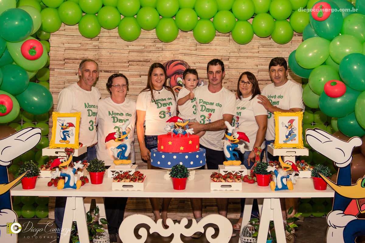 aniversario, quiosque scolaro, cacador, pica pau, linha cara, bolo, presente, docinho, salgado, brincadeira, ferias, festa, criança, pula pula, brigadeiro, decoração, escorrega, mágico